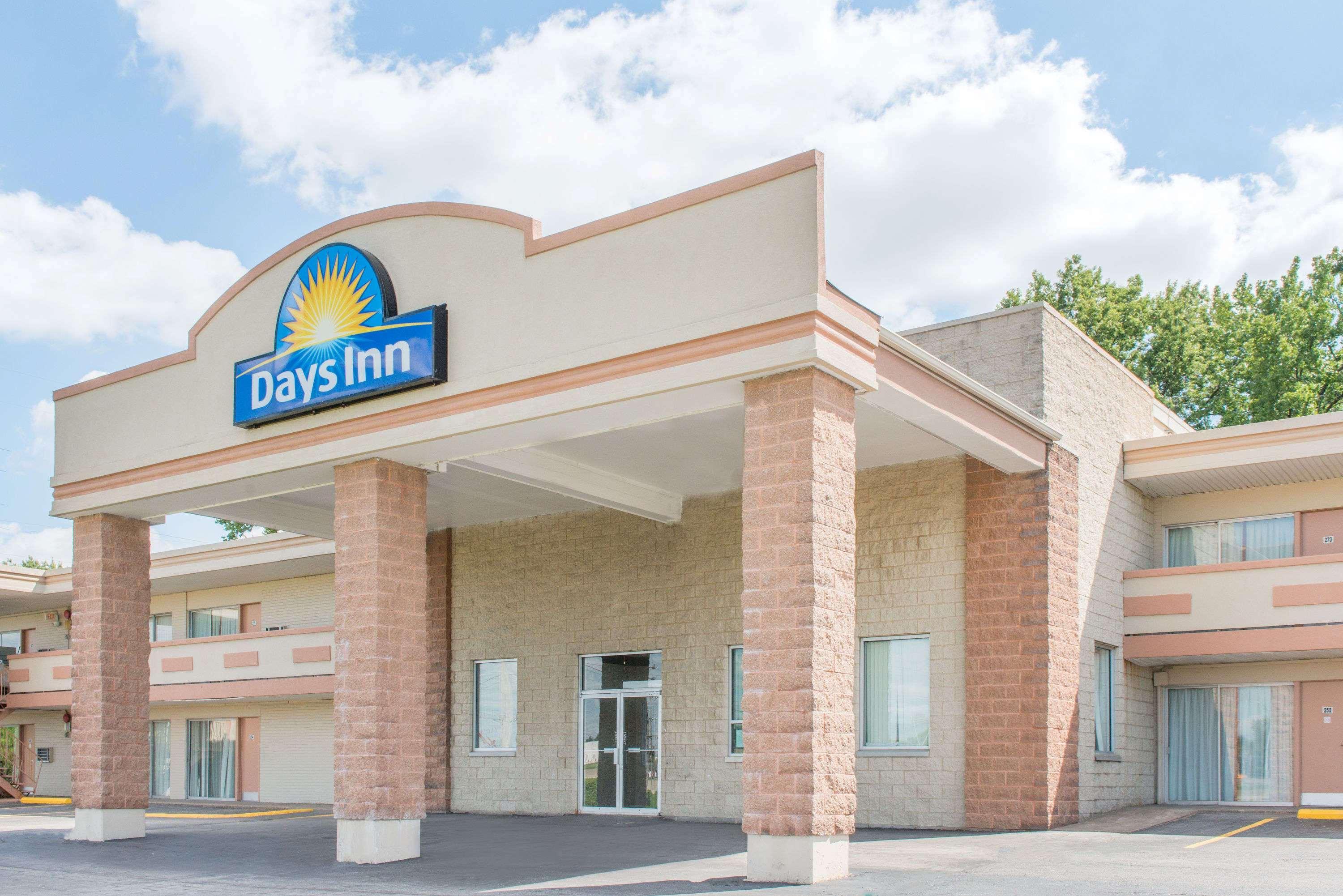 Days Inn By Wyndham St. Louis North Hazelwood Exterior photo