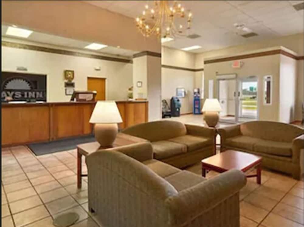 Days Inn By Wyndham St. Louis North Hazelwood Interior photo